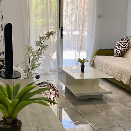 Beautiful Apartment Near The Sea And A Large Private Garden Paphos Extérieur photo