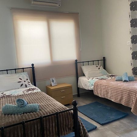 Beautiful Apartment Near The Sea And A Large Private Garden Paphos Extérieur photo