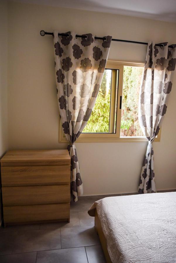 Beautiful Apartment Near The Sea And A Large Private Garden Paphos Extérieur photo