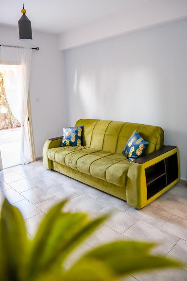 Beautiful Apartment Near The Sea And A Large Private Garden Paphos Extérieur photo