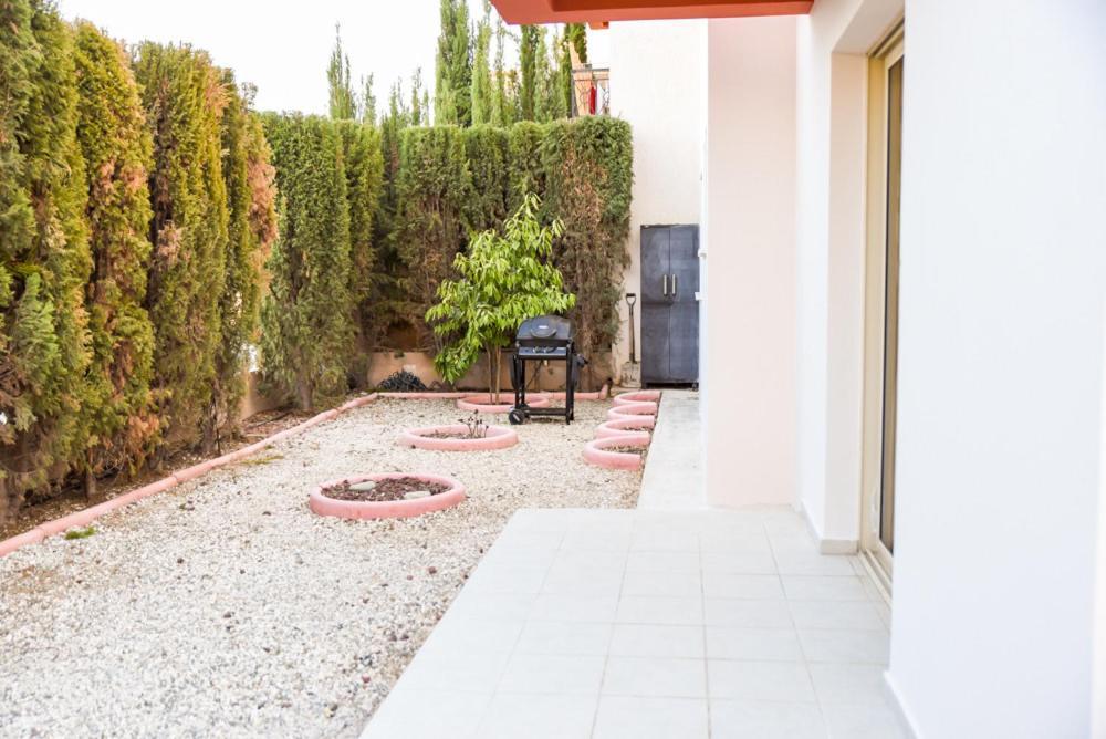 Beautiful Apartment Near The Sea And A Large Private Garden Paphos Extérieur photo