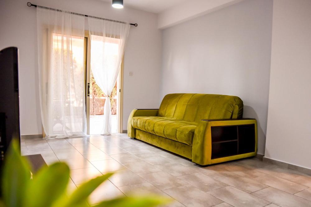Beautiful Apartment Near The Sea And A Large Private Garden Paphos Extérieur photo