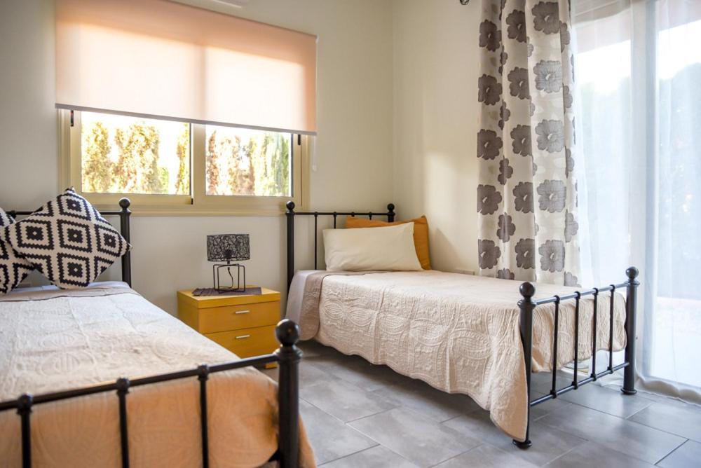 Beautiful Apartment Near The Sea And A Large Private Garden Paphos Extérieur photo
