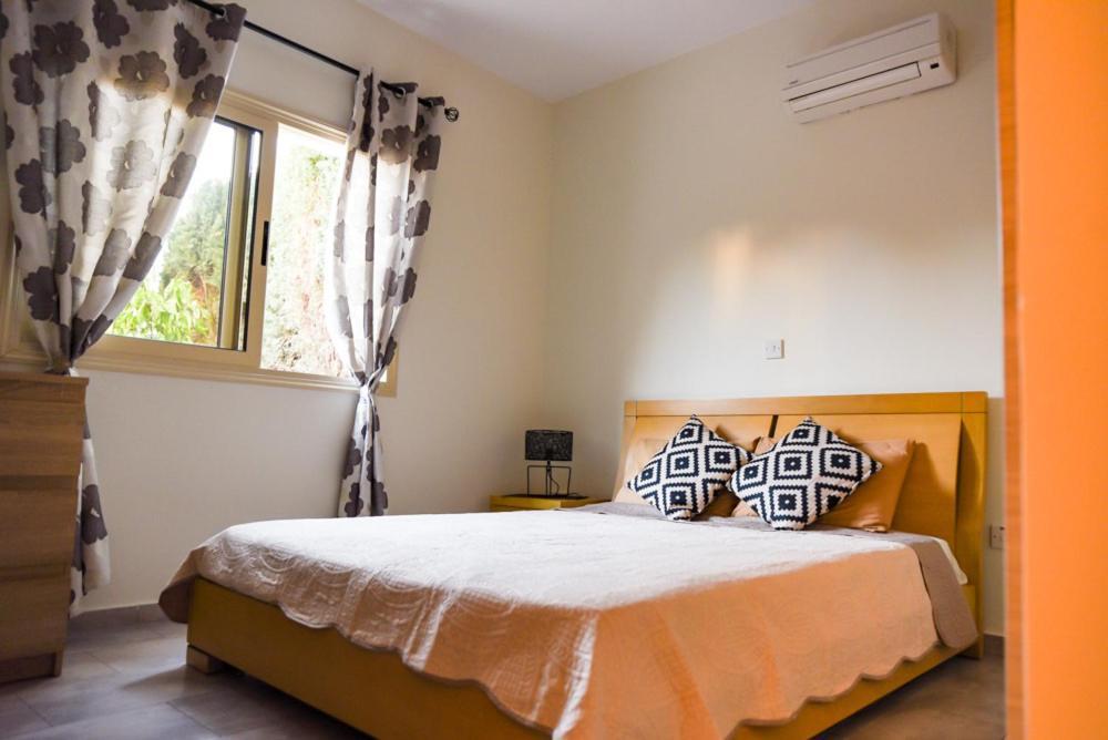 Beautiful Apartment Near The Sea And A Large Private Garden Paphos Extérieur photo