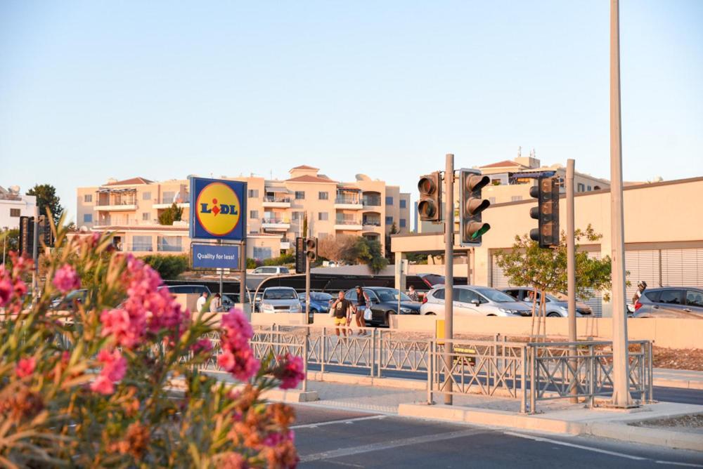 Beautiful Apartment Near The Sea And A Large Private Garden Paphos Extérieur photo