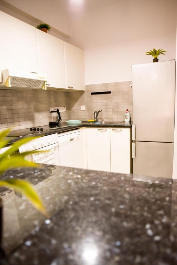 Beautiful Apartment Near The Sea And A Large Private Garden Paphos Extérieur photo