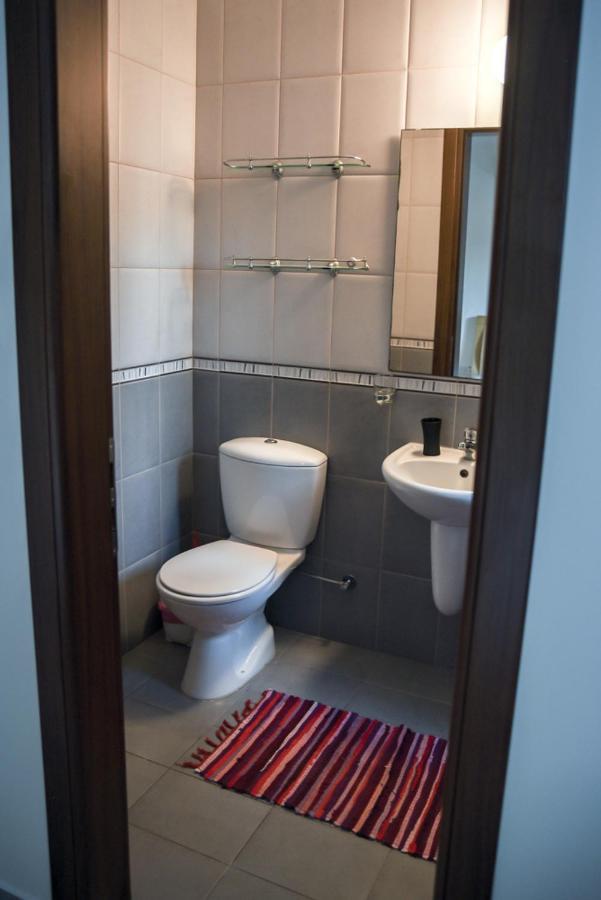 Beautiful Apartment Near The Sea And A Large Private Garden Paphos Extérieur photo