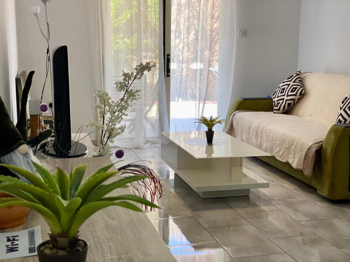 Beautiful Apartment Near The Sea And A Large Private Garden Paphos Extérieur photo