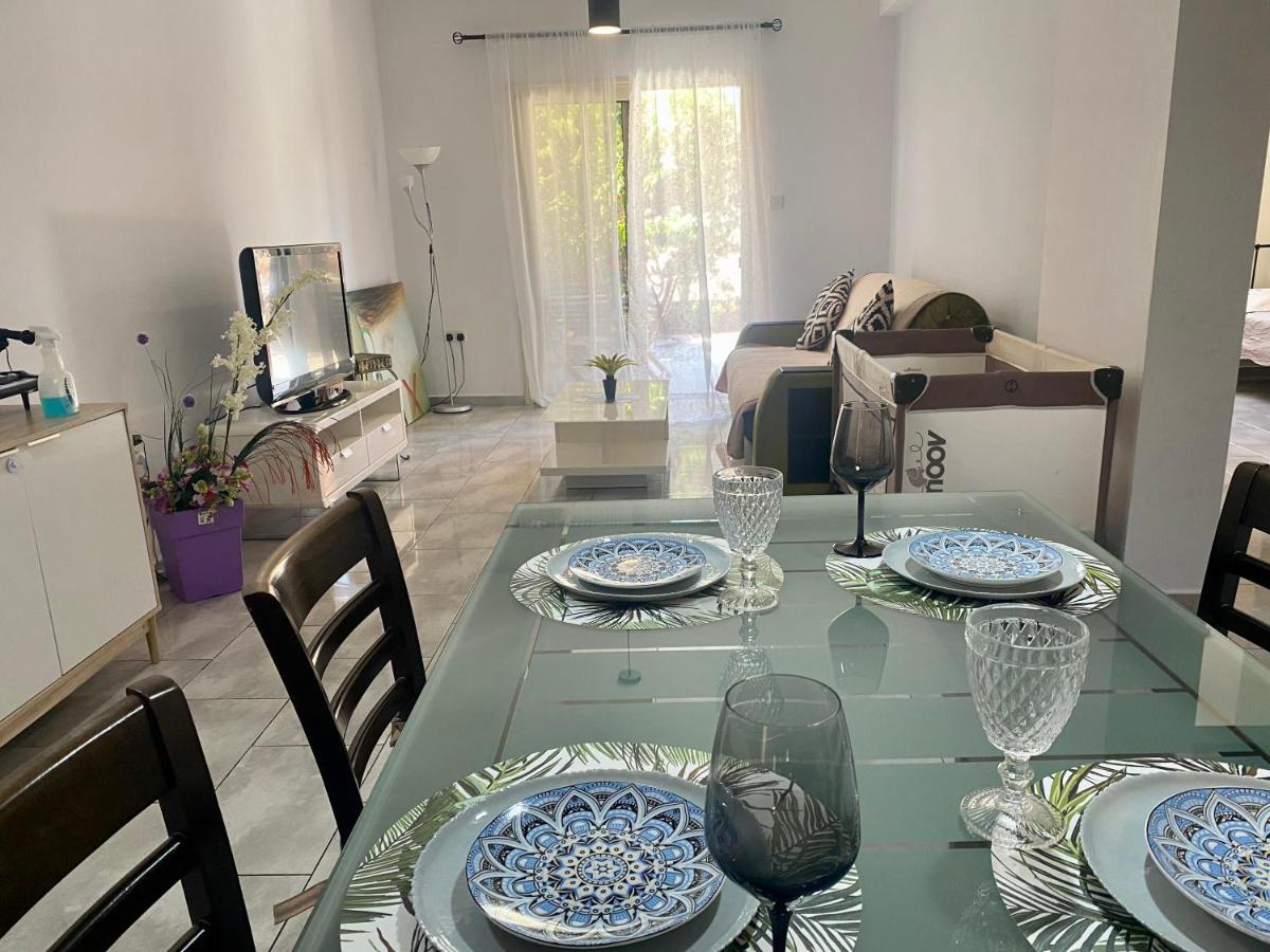 Beautiful Apartment Near The Sea And A Large Private Garden Paphos Extérieur photo