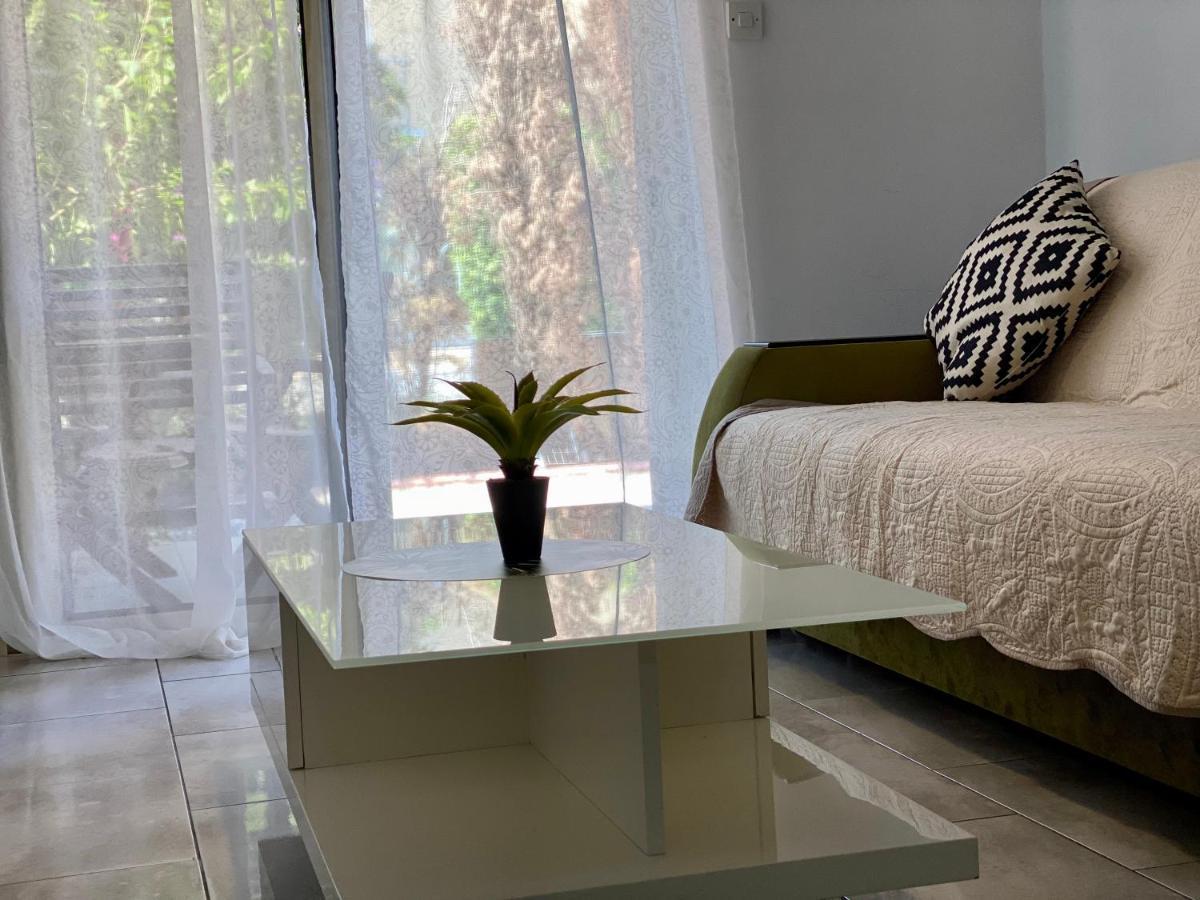 Beautiful Apartment Near The Sea And A Large Private Garden Paphos Extérieur photo