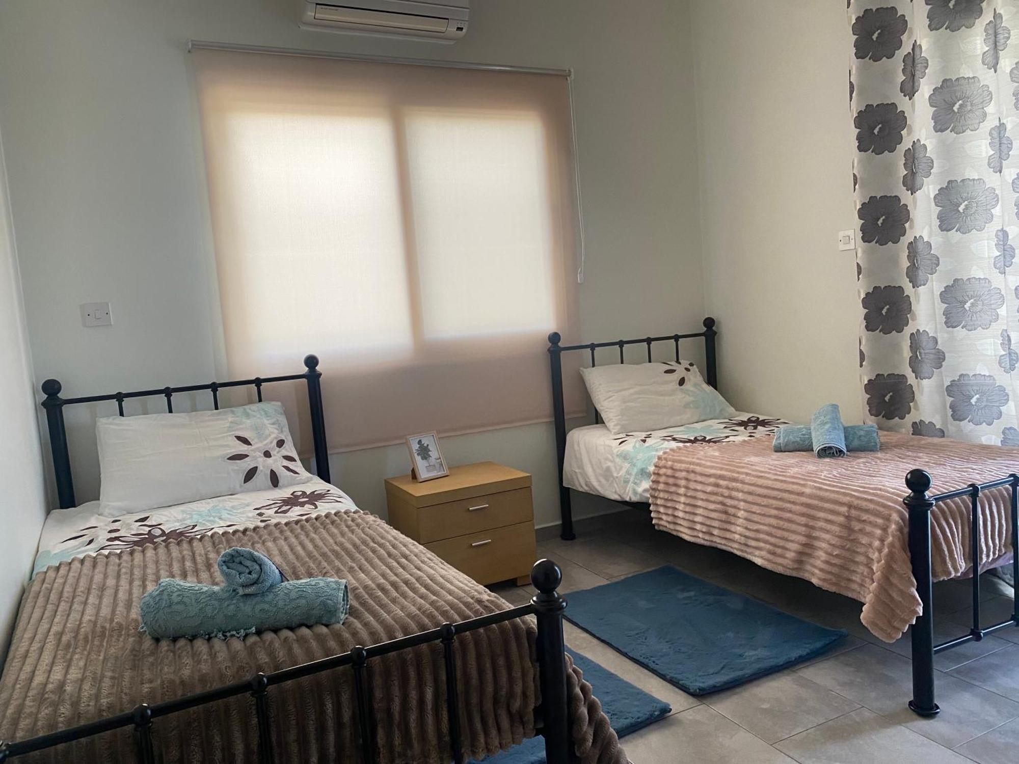 Beautiful Apartment Near The Sea And A Large Private Garden Paphos Extérieur photo