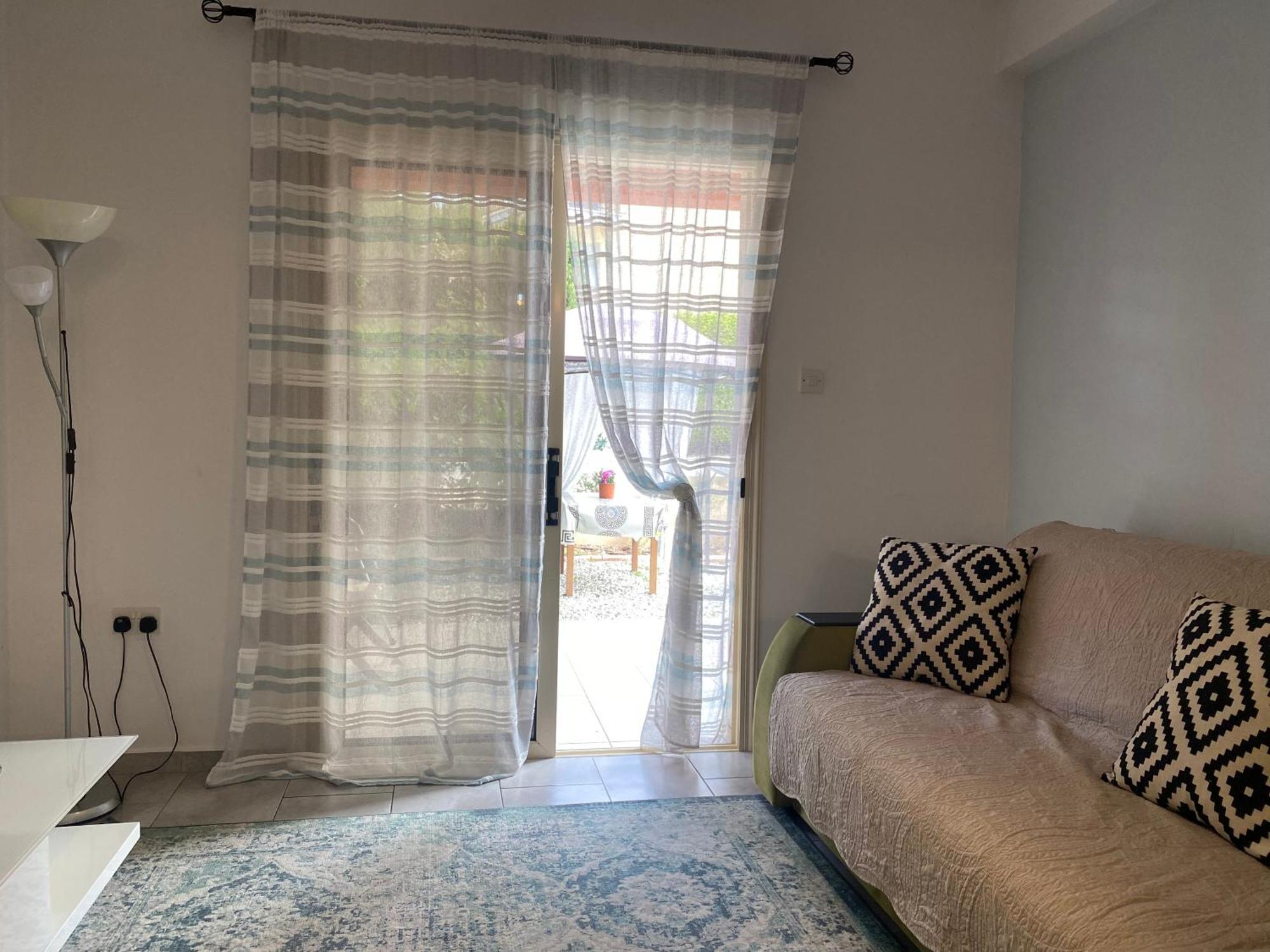 Beautiful Apartment Near The Sea And A Large Private Garden Paphos Extérieur photo