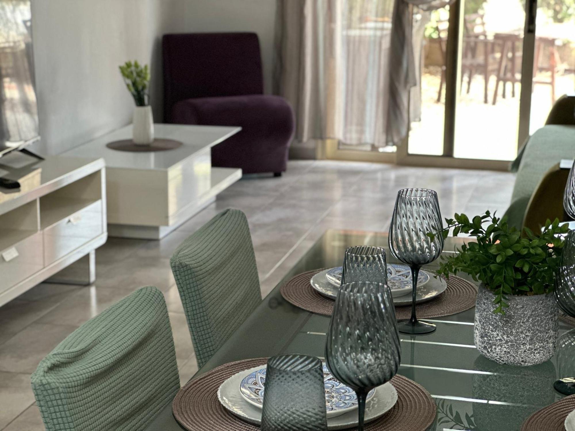 Beautiful Apartment Near The Sea And A Large Private Garden Paphos Extérieur photo